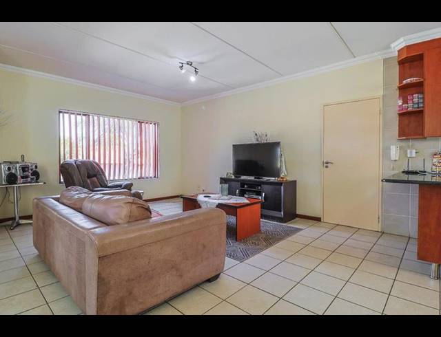3 BEDROOM TOWNHOUSE FOR SALE IN GLENVISTA